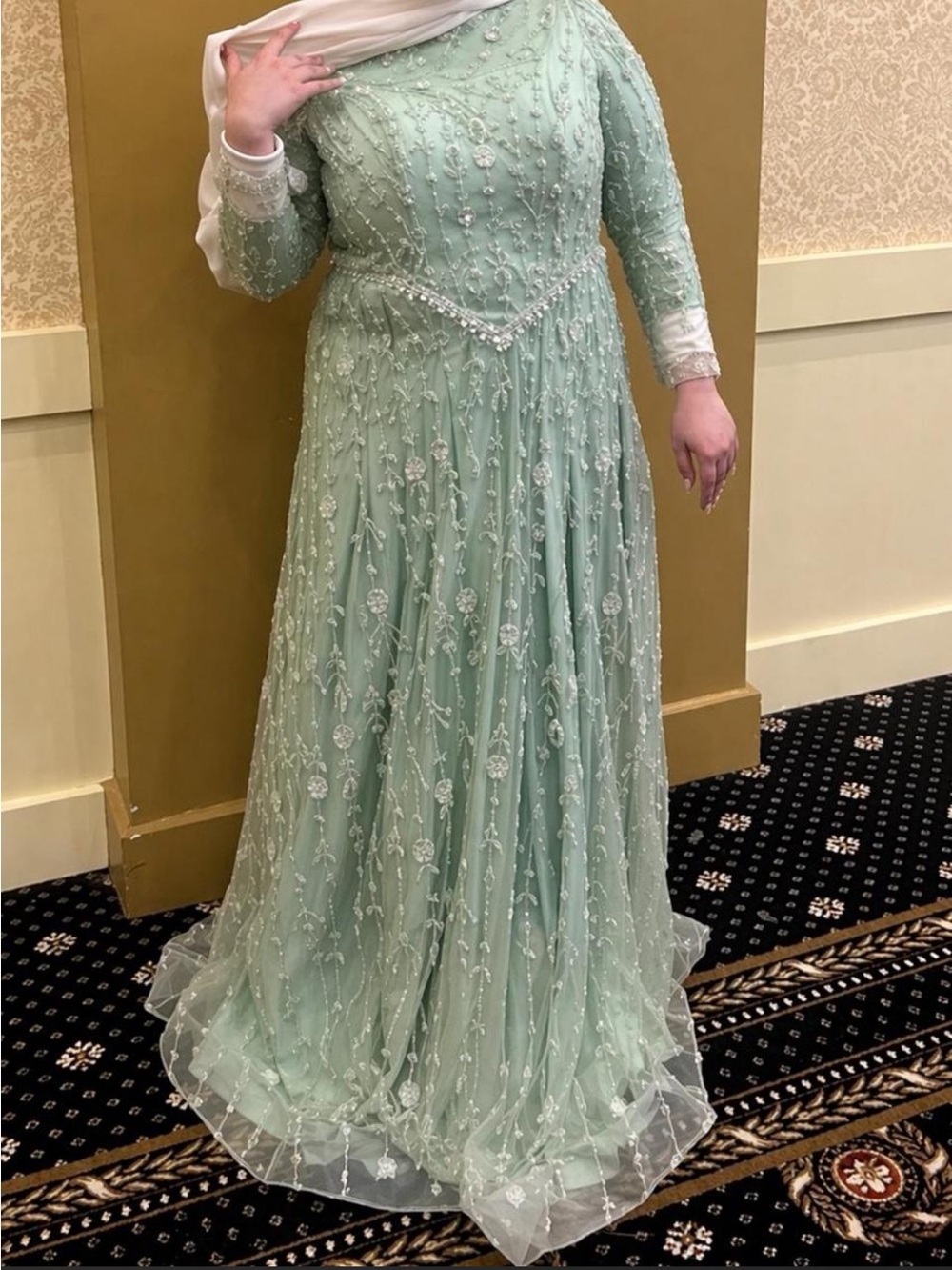 Elegant Mint Green Embellished Long Sleeve Evening Dress